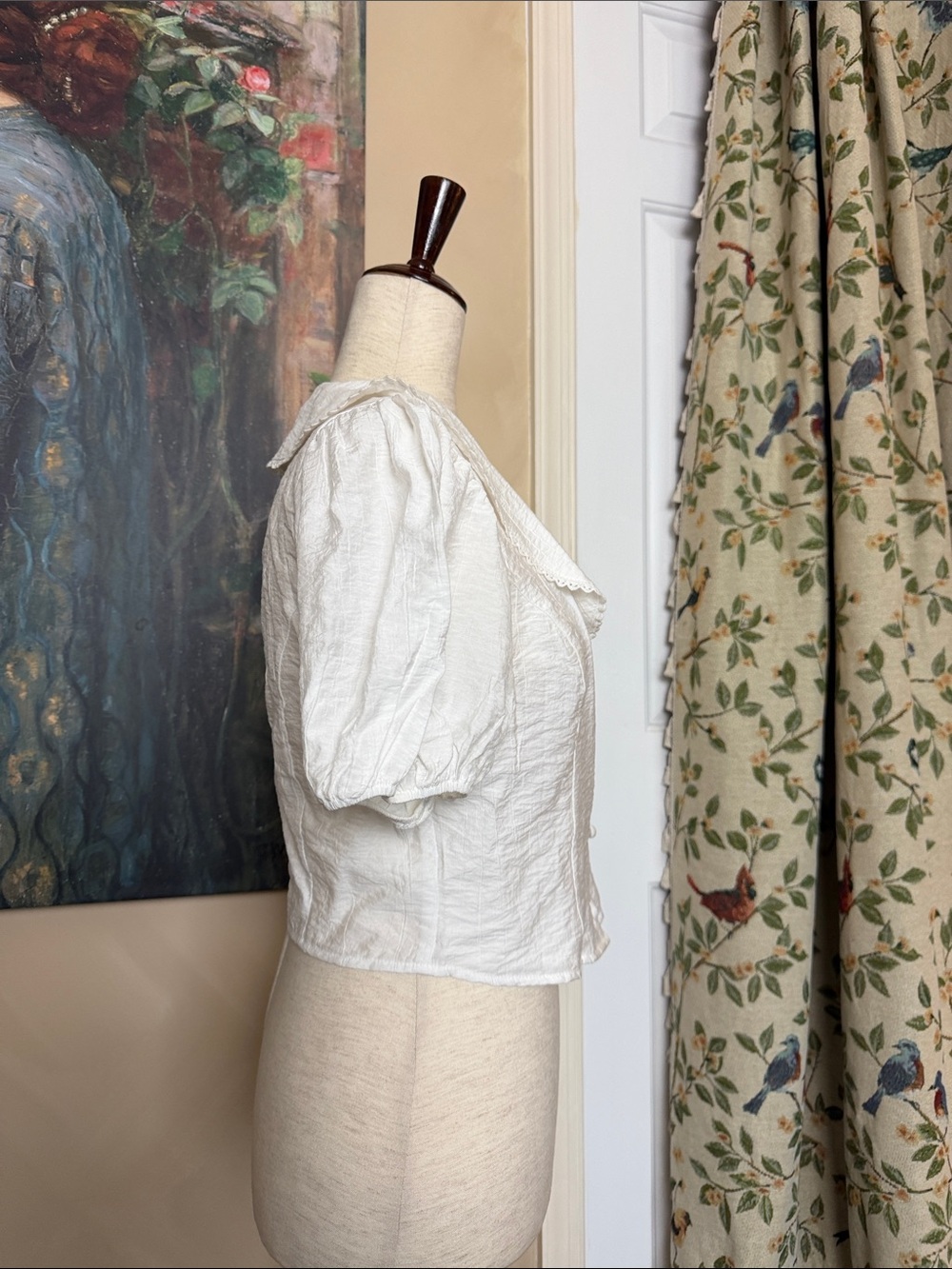 Women’s White Collared Button-Front Puff Sleeve Top - Picture 5 of 10
